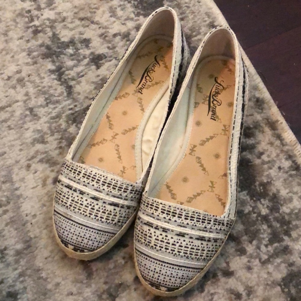 Lucky brand little wedge slip ones